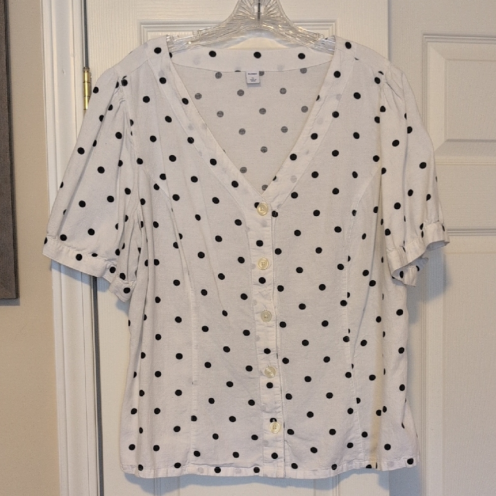 Old Navy Black and White Polka Dot Button-Down Shirt